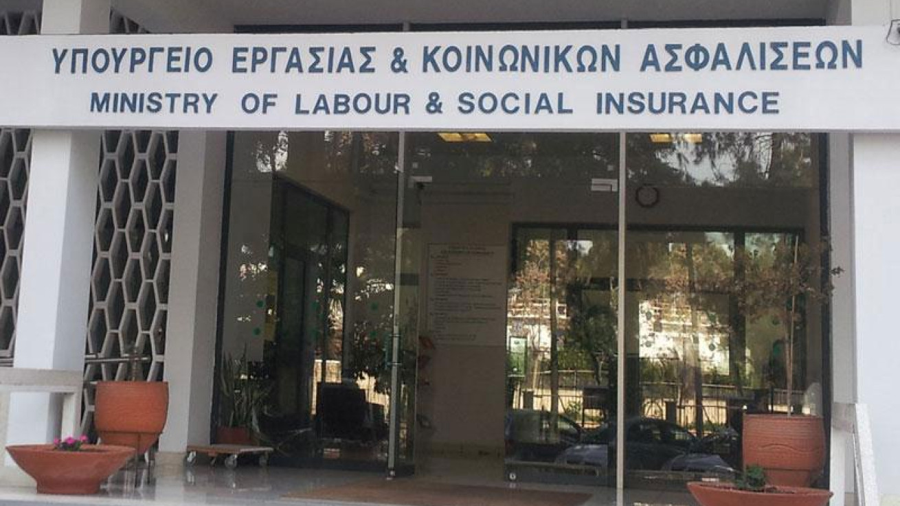 Νέα ρύθμιση από σήμερα για εξασφάλιση άδειας απασχόλησης υπηκόων Τρίτων Χωρών – Τι προβλέπει