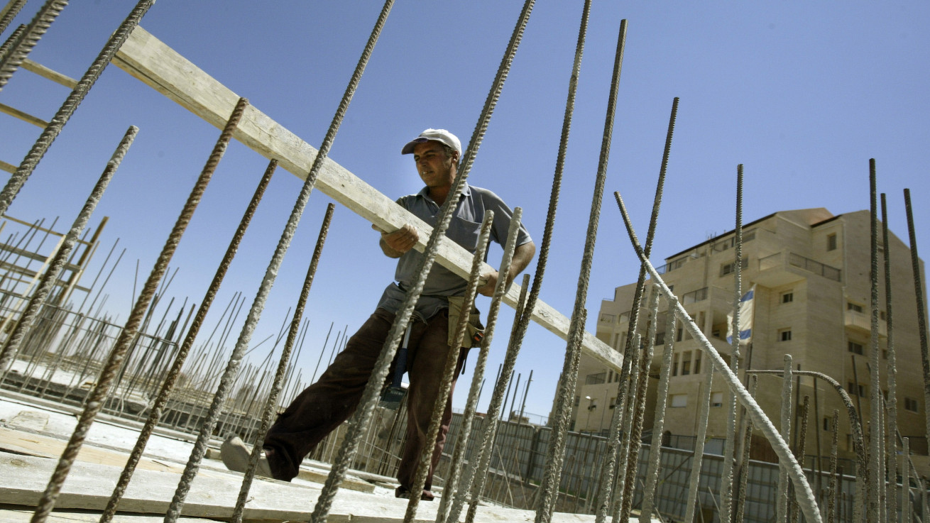 Αποκλιμάκωση στις τιμές των υλικών στον τομέα των κατασκευών