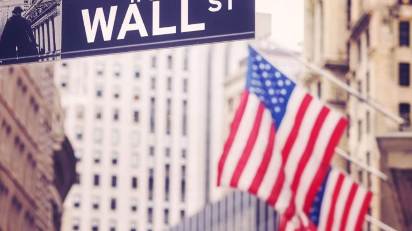 Νευρικότητα και οριακές διακυμάνσεις στη Wall Street