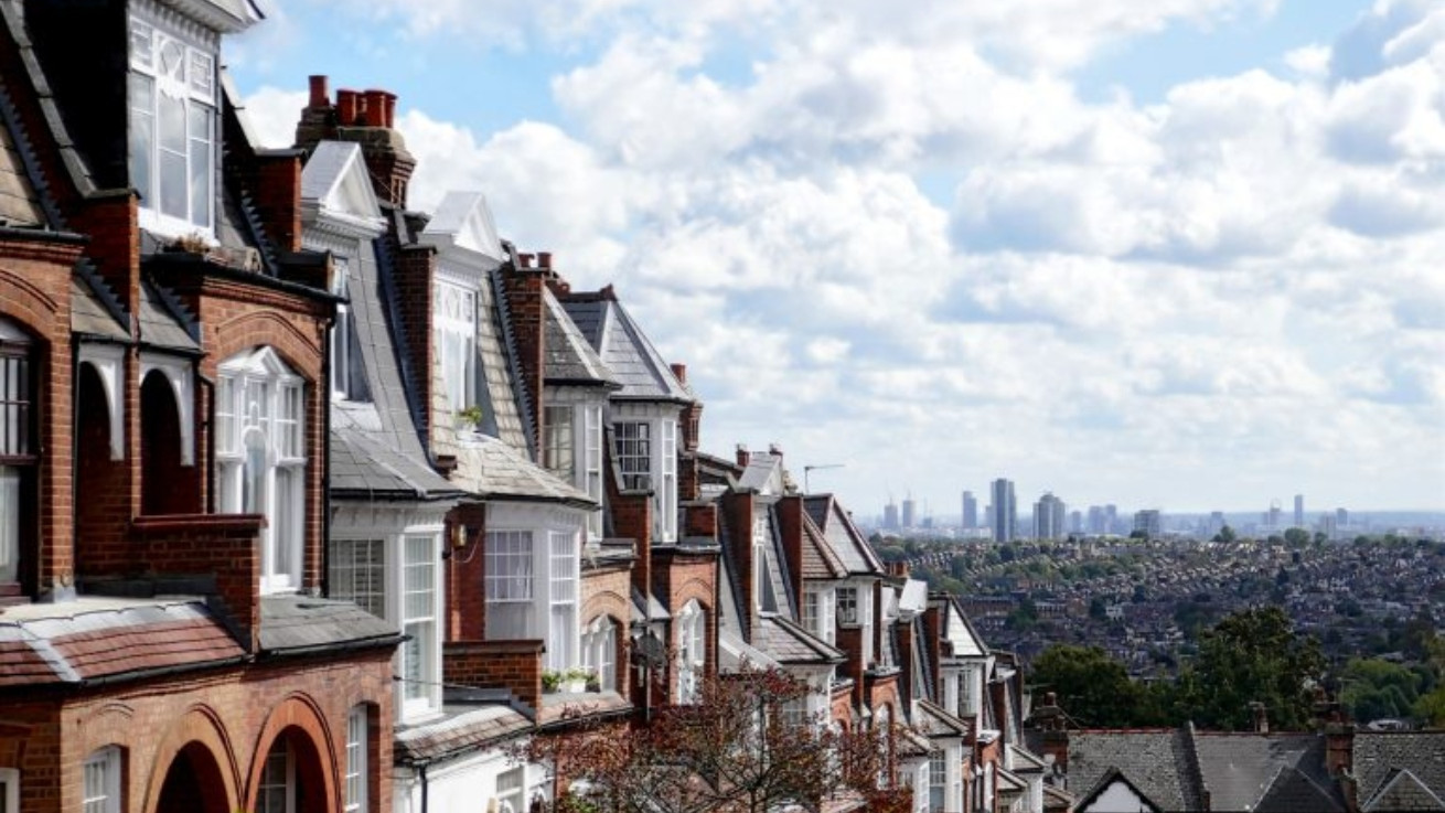 Απροσδόκητη αύξηση στις τιμές κατοικιών στη Βρετανία