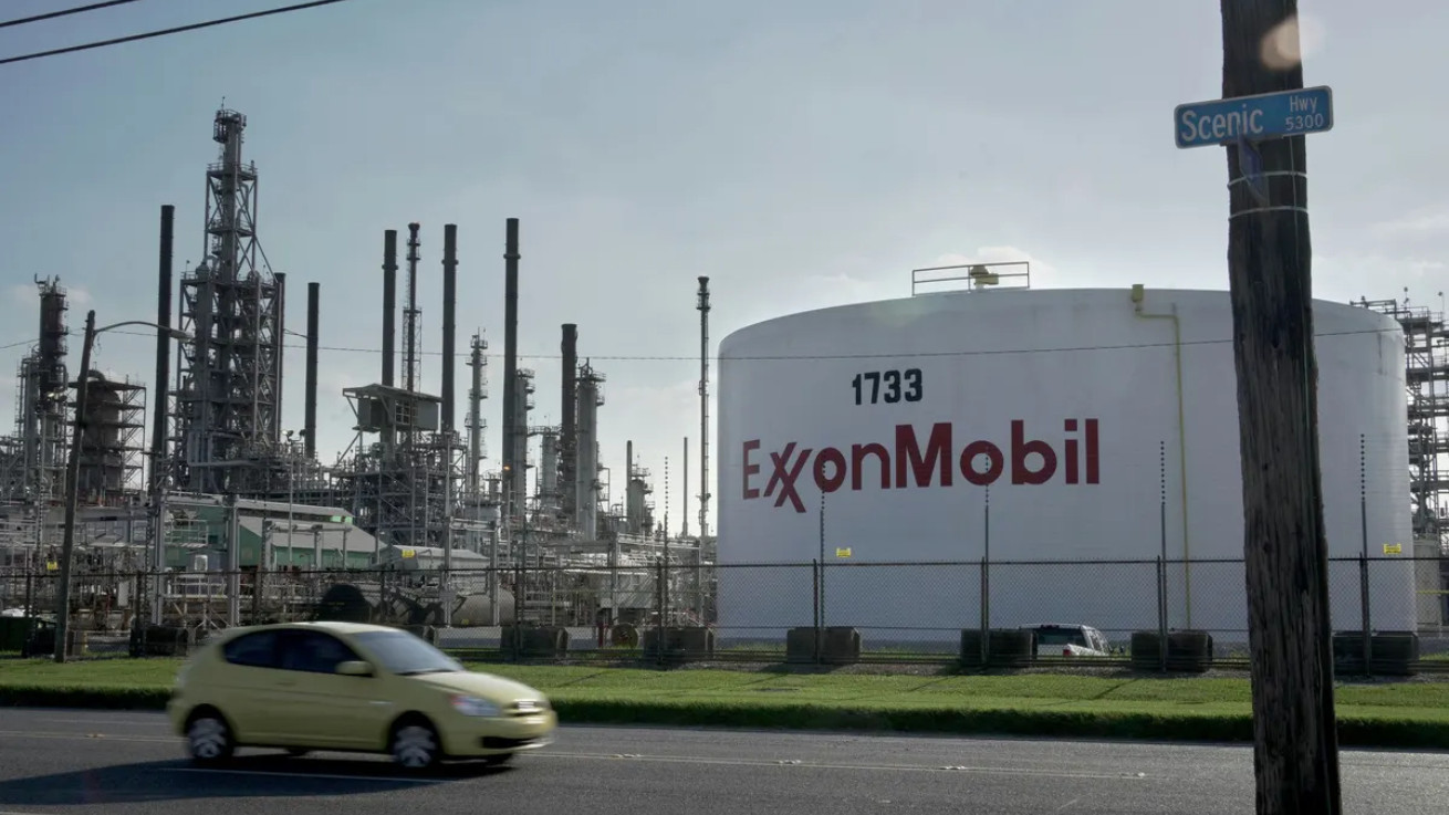 Στο Λονδίνο για την BP και την ExxonMobil