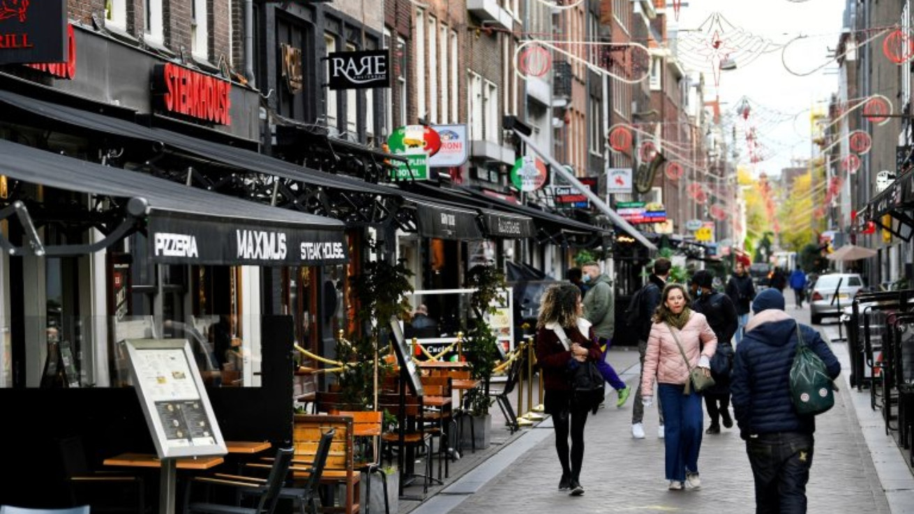 Πικρή γεύση στο Άμστερνταμ από τουρίστες που μιμούνται influencer