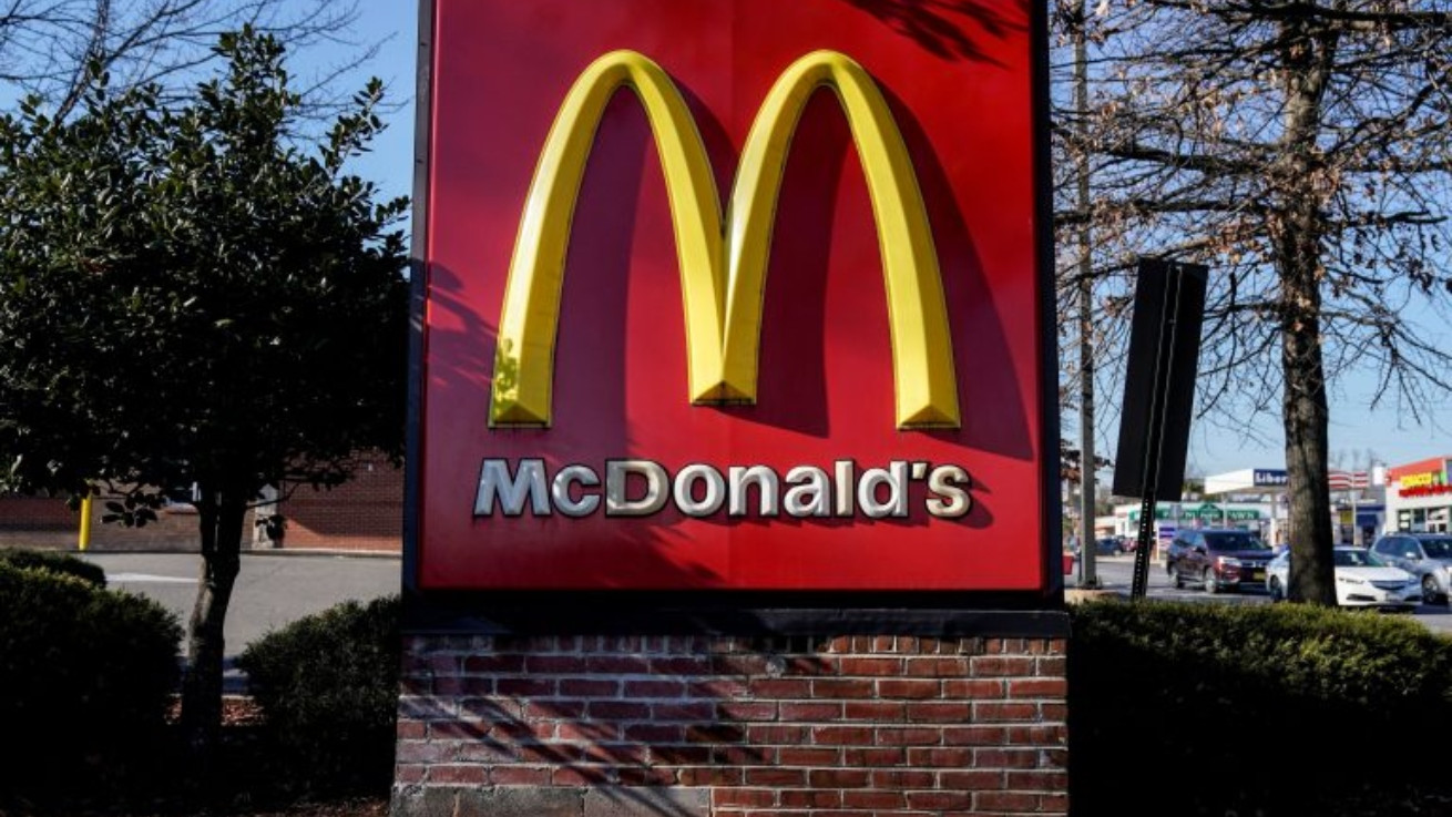 McDonald’s: Αλλάζει τη συνταγή παρασκευής του εμβληματικού Big Mac