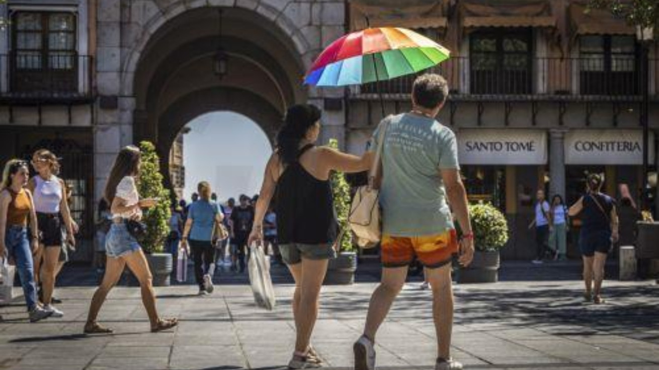 Aφίξεις τουριστών ρεκόρ στην Ισπανία το 2023