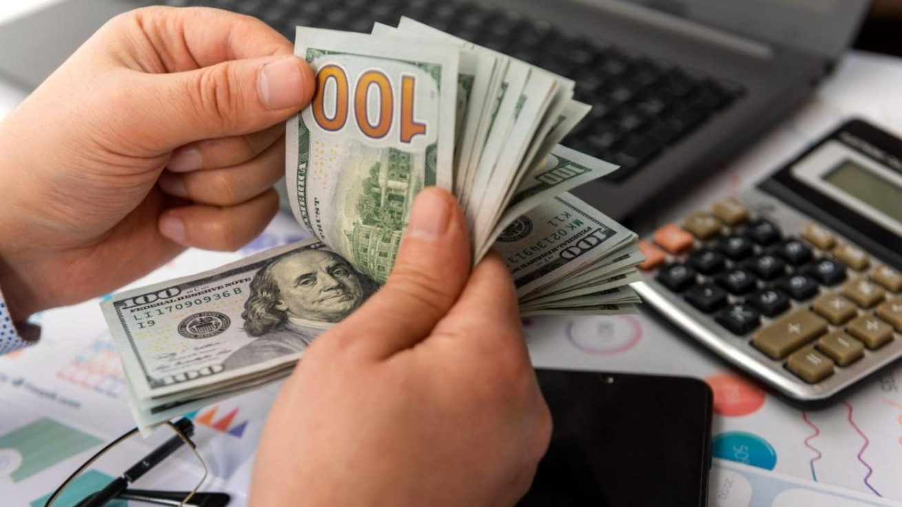 Barron’s: Τα μετρητά δεν είναι πλέον ο βασιλιάς, εδώ να επενδύσετε τώρα…