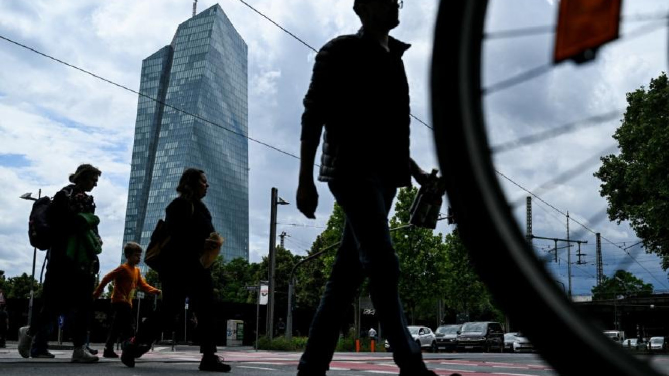 Ευρωζώνη: Γιατί χαμηλώνουν τον πήχη της ανάπτυξης το 2025 οι οικονομολόγοι