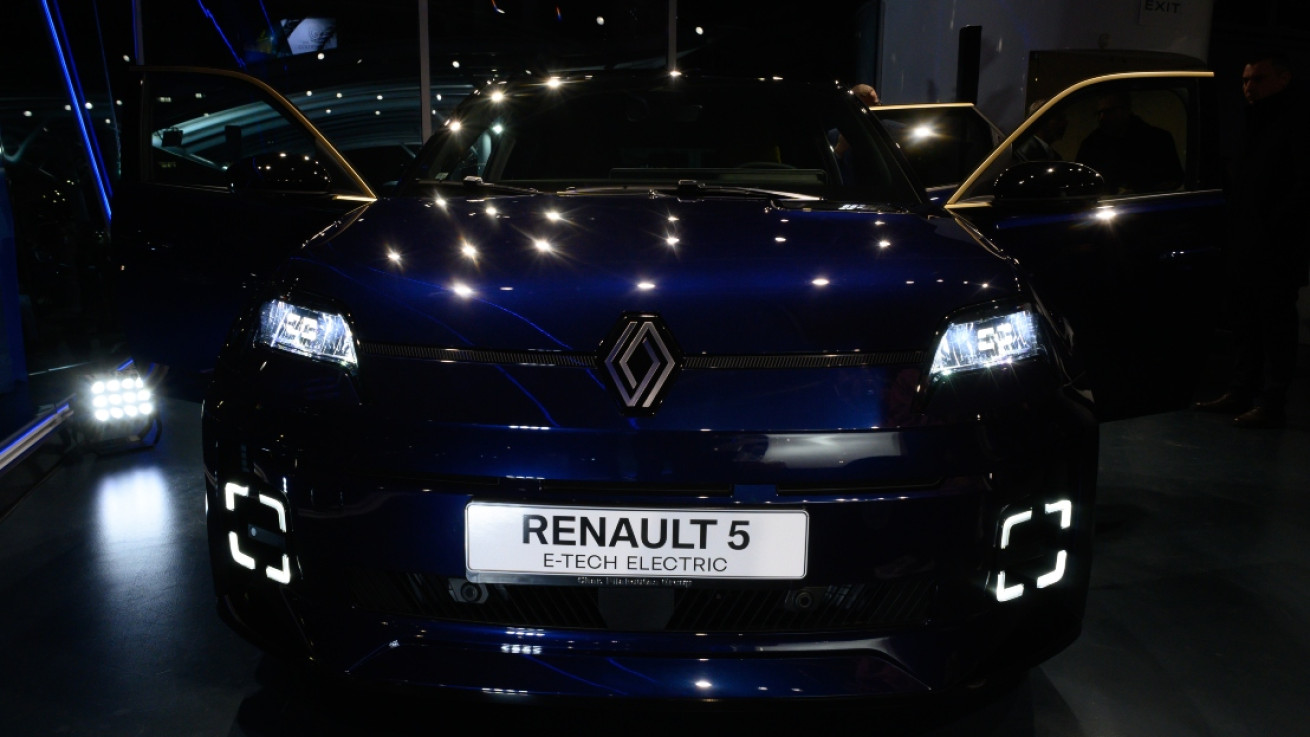 Η ΜΕΓΑΛΗ ΑΝΑΜΟΝΗ ΤΕΛΕΙΩΣΕ! ΣΤΗΝ ΚΥΠΡΟ ΤΟ NEO RENAULT 5 E-TECH ELECTRIC – CAR OF THE YEAR 2025
