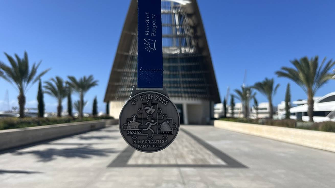 Η ΜΑΡΙΝΑ ΑΓΙΑΣ ΝΑΠΑΣ ΠΕΡΗΦΑΝΟΣ ΧΡΥΣΟΣ ΧΟΡΗΓΟΣ ΤΟΥ RUN FOR AUTISM ΓΙΑ ΜΙΑ ΑΚΟΜΑ ΧΡΟΝΙΑ