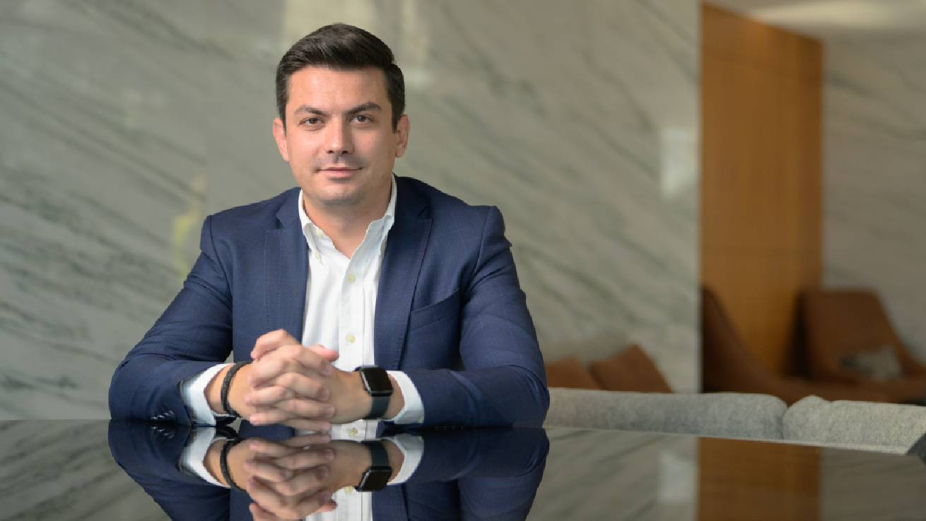 Μιχάλης Πέτρου: Η επόμενη γενιά, οδηγεί τη Γαλακτοβιομηχανία ΑΛΑΜΠΡΑ