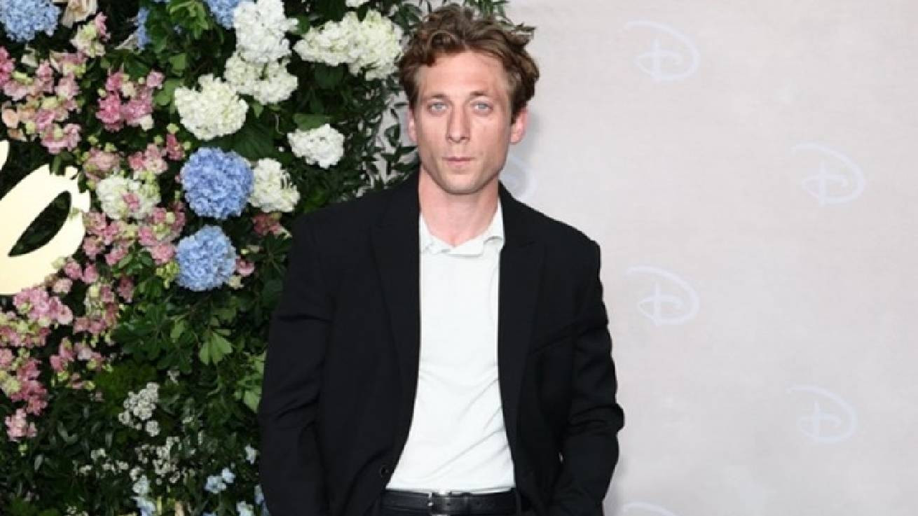 Ο Jeremy Allen White με Calvin Klein Collection στα Disney Upfronts 2025