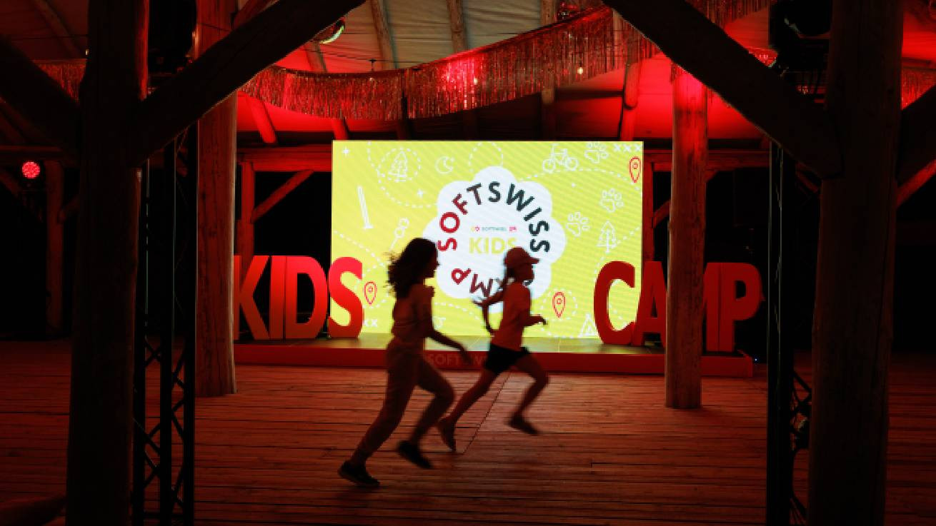 Η SOFTSWISS βραβεύτηκε στα Eventex Awards 2025 για το Kids Camp