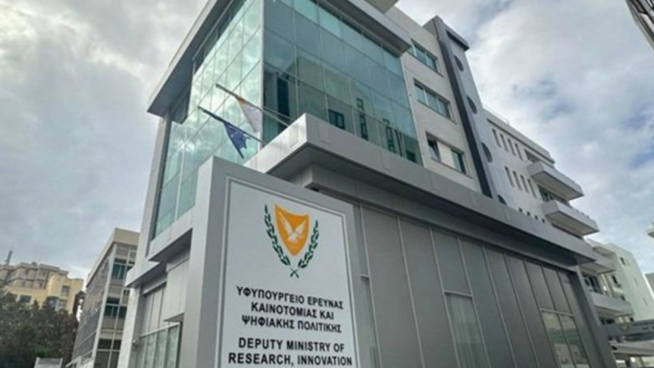 Πώς απαντά το Υφυπουργείο Έρευνας στα περί χορηγιών «χωρίς έλεγχο»