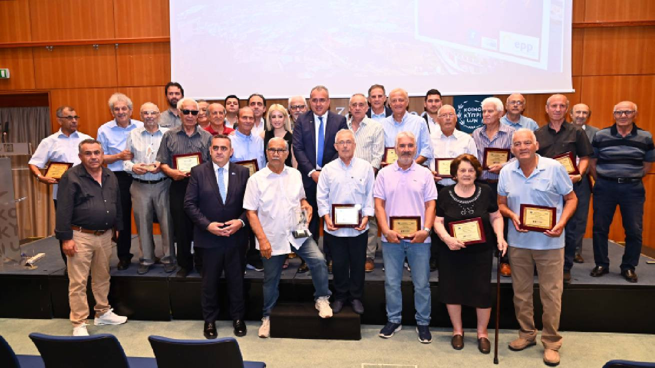 Στην εκδήλωση του Μιχάλη Χατζηπαντέλα τιμήθηκε το μεγαλείο ψυχής του αθλητικού προσφυγικού κόσμου