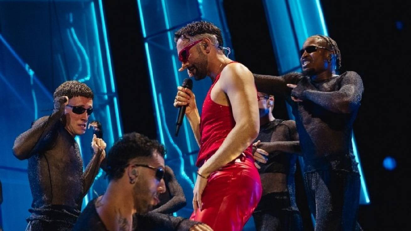 Ο Marco Mengoni επέλεξε Calvin Klein Collection για τη σκηνική του εμφάνιση στη Ρώμη