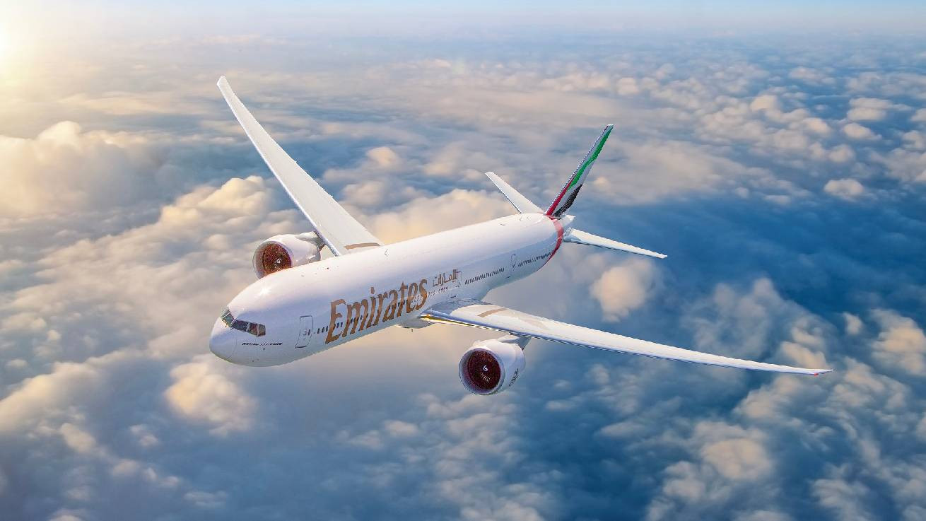 Η Emirates ενισχύει τις υπηρεσίες προς τη Βαρκελώνη με τρίτη καθημερινή πτήση