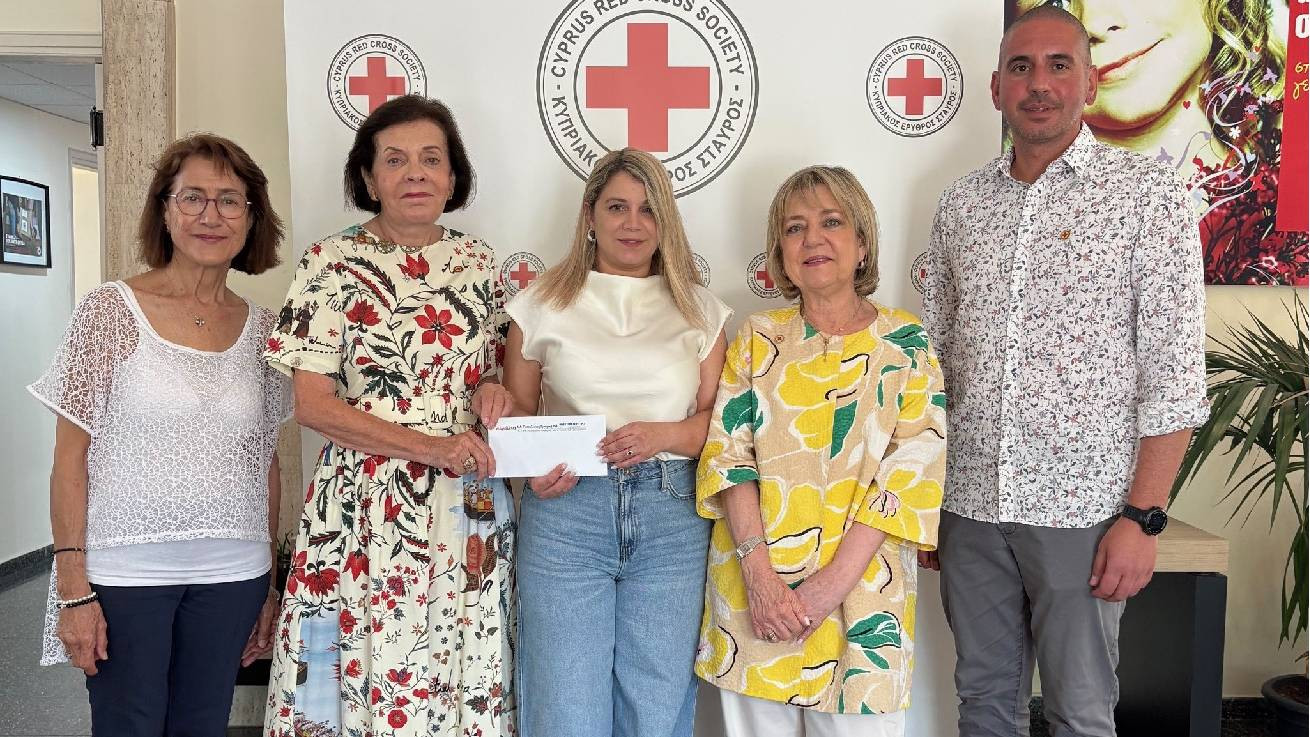 Παράδοση Επιταγής: Οι Υπεραγορές ΑΛΦΑΜΕΓΑ ενίσχυσαν το έργο του Κυπριακού Ερυθρού Σταυρού,  μέσω της εκστρατείας «Ένα παγωτό, πολλά χαμόγελα!»