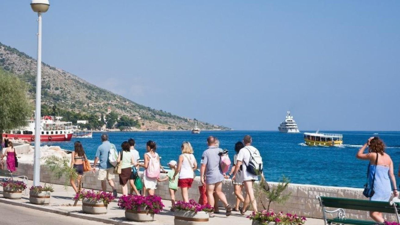 Μαγιό μόνο στην παραλία: Αυξάνονται τα πρόστιμα σε τουριστικές πόλεις της Ευρώπης