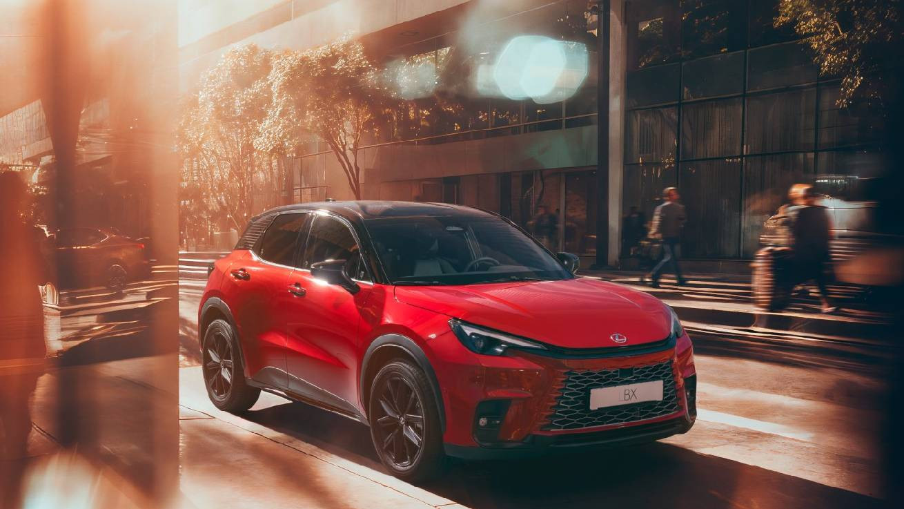 LBX Vibrant Edition. Περισσότερες επιλογές για το premium SUV της Lexus