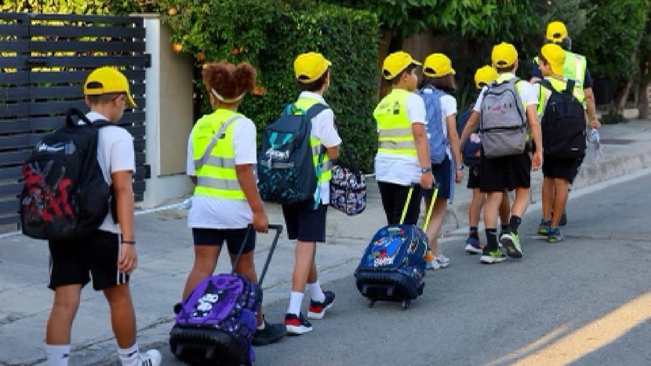 Το Walking Bus ξεκινά στην Αγλαντζιά - Από το κατώφλι του σπιτιού στο σχολείο τα παιδιά περπατούν με ασφάλεια