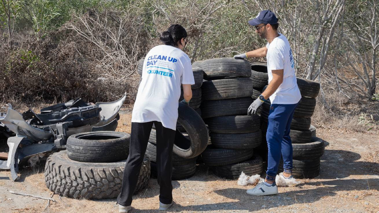 Πράξη ευθύνης από την Philip Morris Cyprus: Εθελοντικός καθαρισμός 2700 κιλών απορριμμάτων στο Νέο Λιμάνι Λεμεσού