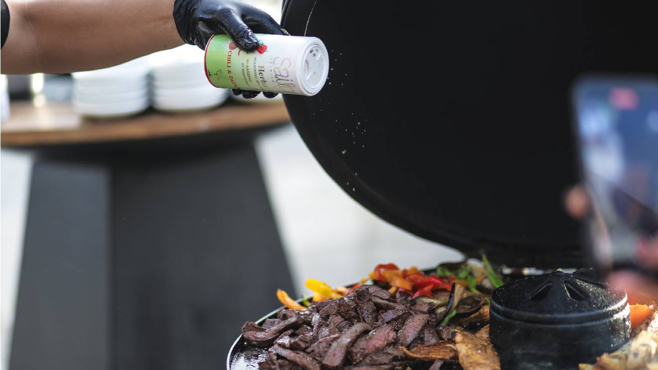 To Sailor Salt παρουσίασε δύο νέες premium γεύσεις της σειράς Herbal Seasoning Sea Salt