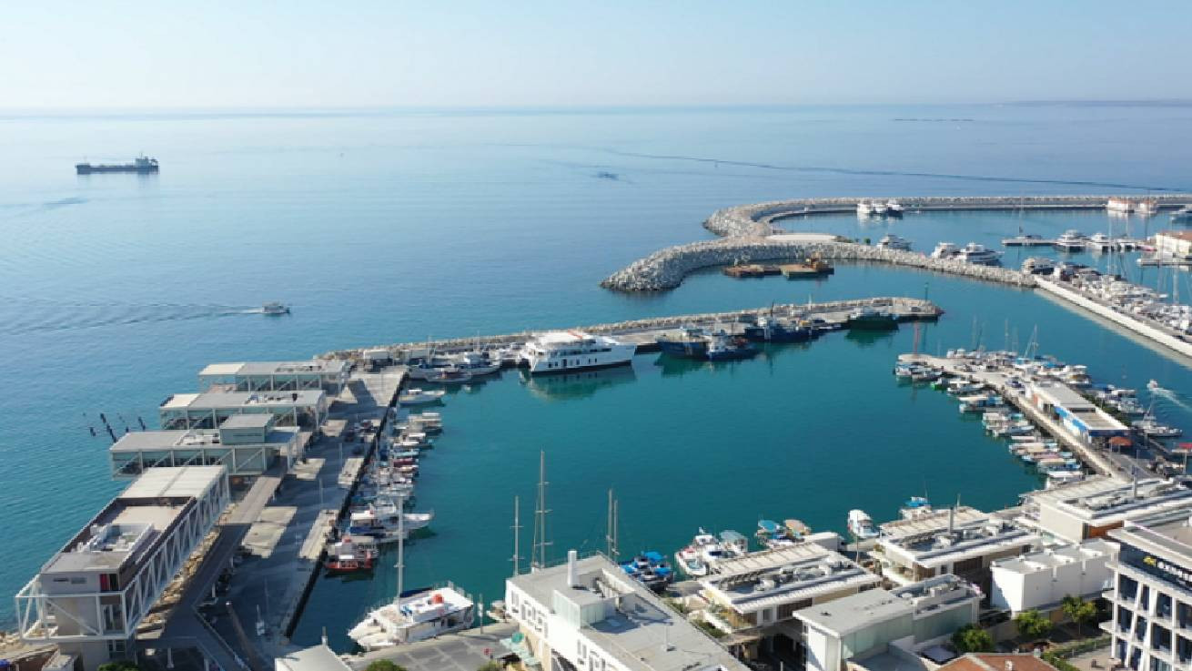 Το ΚΕΒΕ εκφράζει ανησυχία για την επ’ αόριστόν απεργία  των οδηγών στα λιμάνια