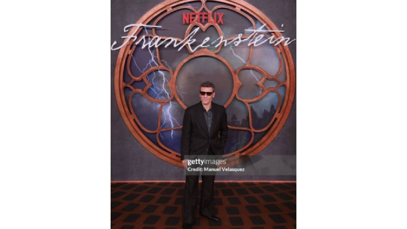 Η Calvin Klein έντυσε τον Oscar Isaac στην Πρεμιέρα του “Frankenstein” για το κόκκινο χαλί στην Πόλη του Μεξικό