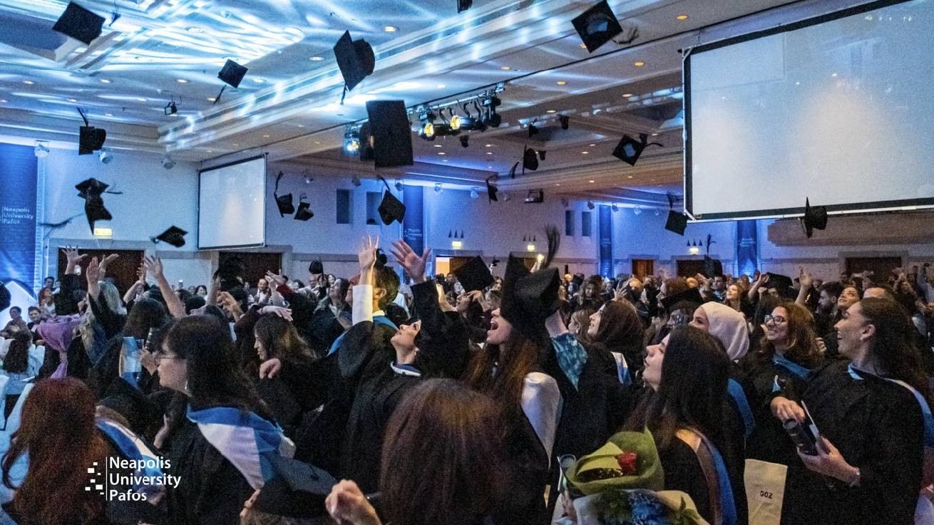 Το Πανεπιστήμιο Νεάπολις Πάφος τίμησε τους αποφοίτους του στην 17η Ετήσια Τελετή Αποφοίτησης