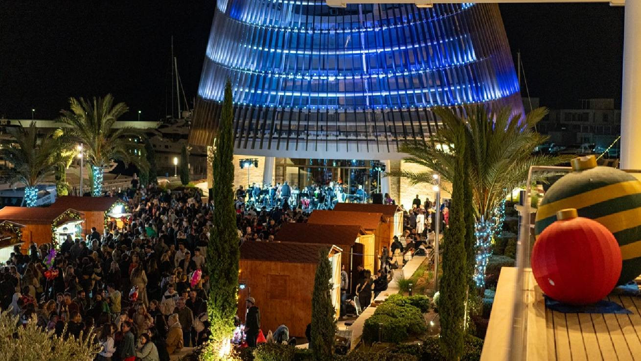 Η Μαρίνα Αγίας Νάπας βάζει τα γιορτινά της