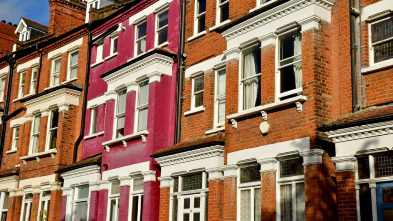 Πλημμύρες στο Λονδίνο: Πώς πέφτουν οι αξίες ακινήτων στις ακριβές συνοικίες