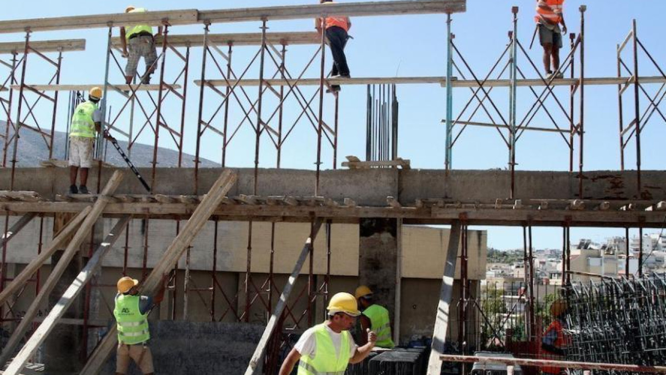 Κενά συντονισμού και εποτπείας στα δημόσια έργα ενδέχεται να αυξήσουν το κόστος μέχρι το 2028