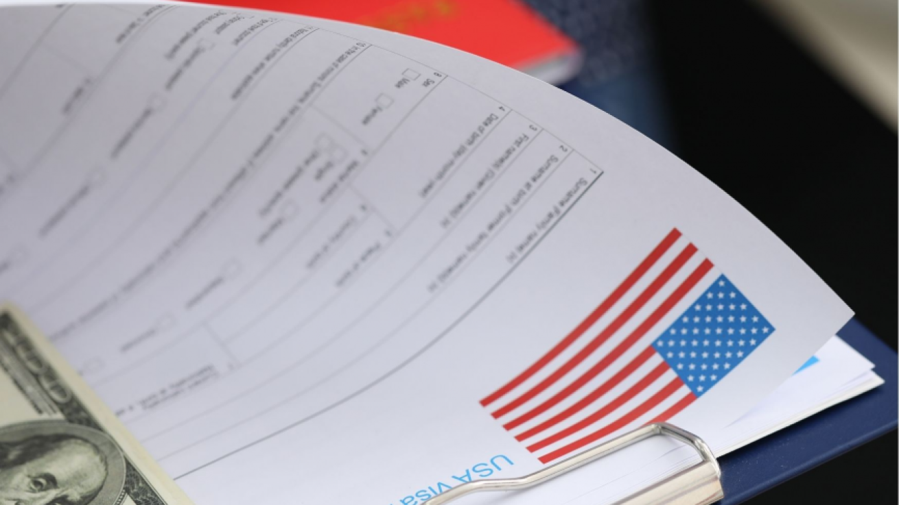 Γιατί οι τεχνολογικοί κολοσσοί «παγώνουν» τα ταξίδια των εργαζομένων