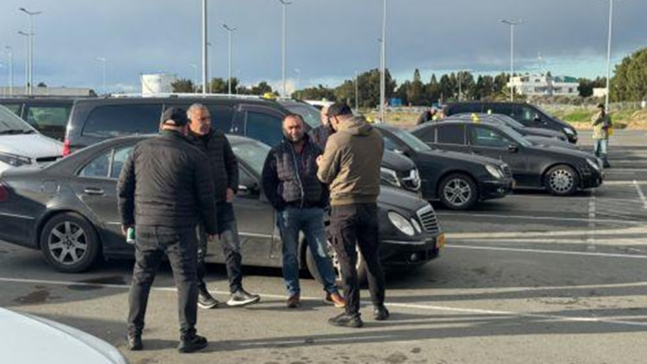 Για «λόγους επαγγελματικής επιβίωσης» η απεργία των οδηγών ταξί