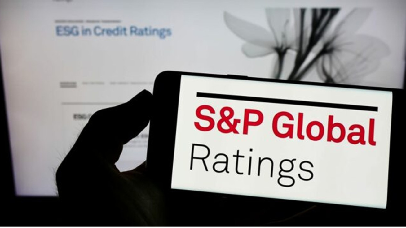 S&P: Ελλάδα και Κύπρος «τρέχουν», πού μπορεί να σκοντάψουν – Σήμα αναβάθμισης αλλά και καμπανάκι