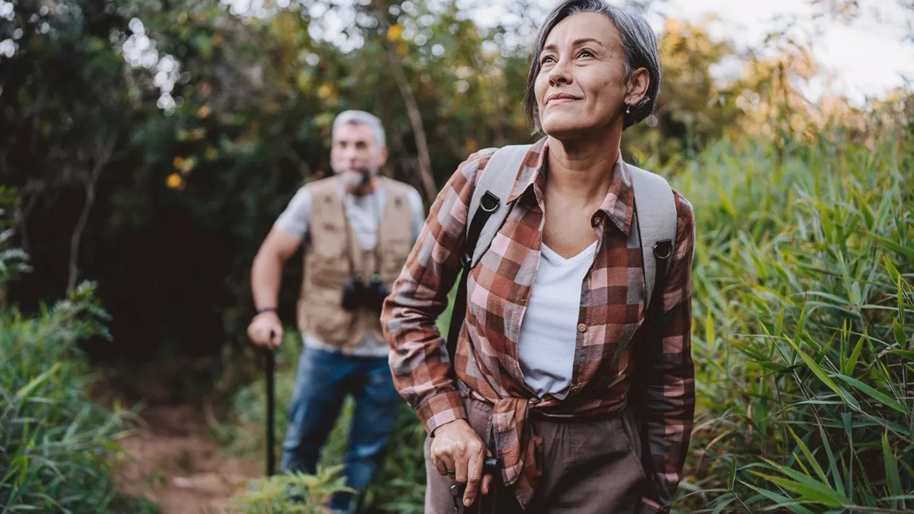 Μακροζωία: Με μόλις 5′ περπάτημα παραπάνω την ημέρα προσθέτουμε χρόνια στη ζωή μας