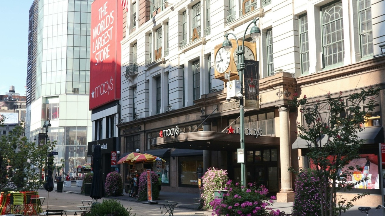 Η οικονομία «δύο ταχυτήτων» των ΗΠΑ: Ποιοι κερδίζουν, ποιοι πιέζονται και τι φοβάται η Moody’s