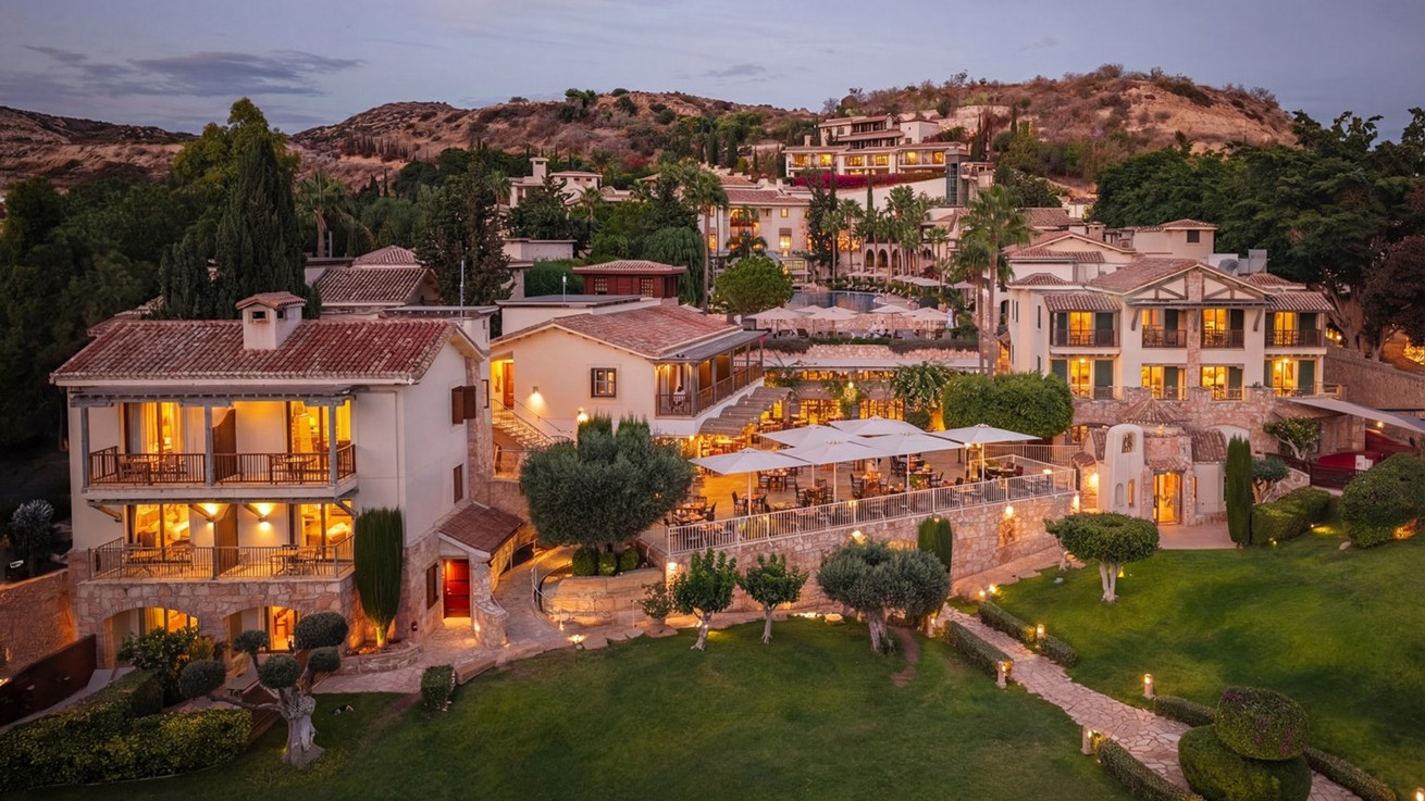 Καθαρά Δευτέρα δίπλα στη θάλασσα στο Columbia Beach Resort