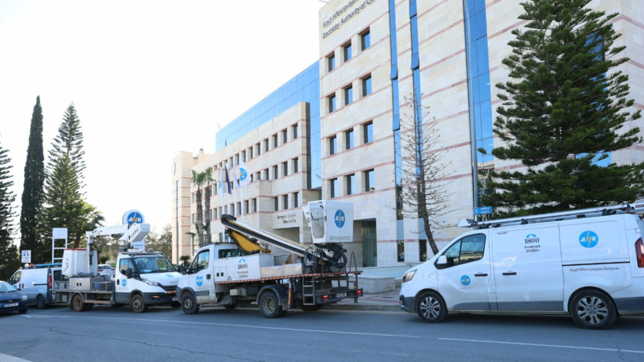 Παρέλυσαν τα κέντρα εξυπηρέτησης πελατών της ΑΗΚ από τη δίωρη στάση εργασίας