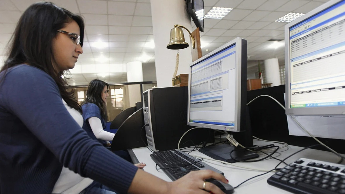 Μειώθηκε η απασχόληση στη Δημόσια Υπηρεσία, αυξήθηκε στην Κυβέρνηση