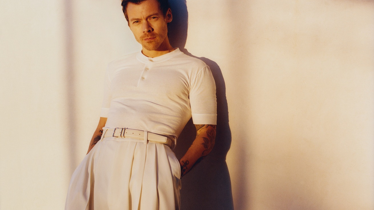 Η Calvin Klein έντυσε τον Harry Styles για την προώθηση του καινούριου του album  