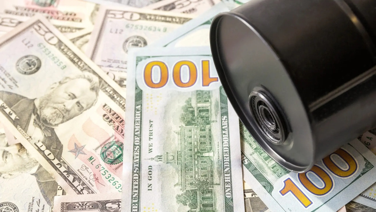 Στη «μέγγενη» του πετρελαίου παραμένει παγιδευμένη η αγορά ομολόγων