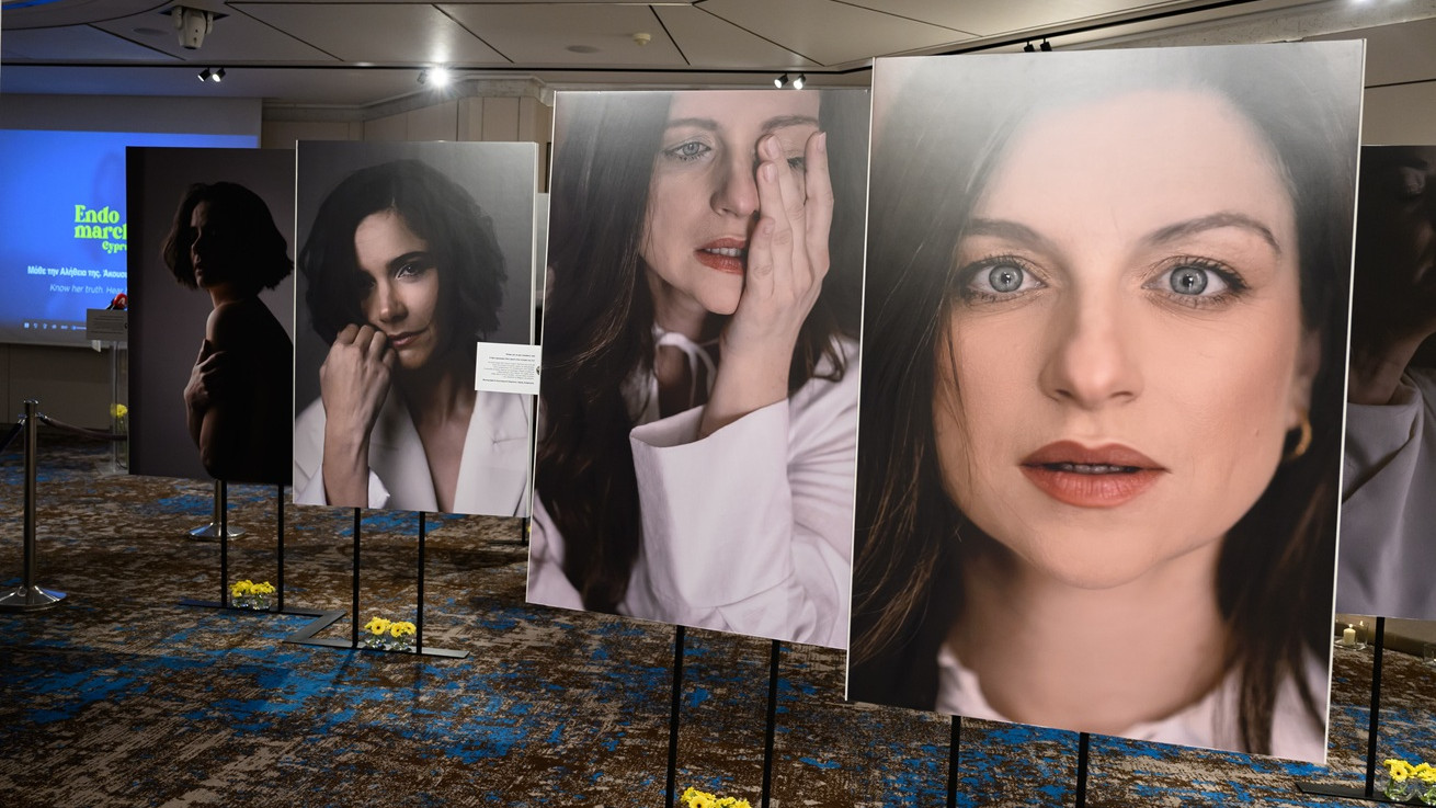 Συγκίνηση και έντονα συναισθήματα στη βιωματική έκθεση για την ενδομητρίωση που παρουσιάστηκε στο ξενοδοχείο Four Seasons