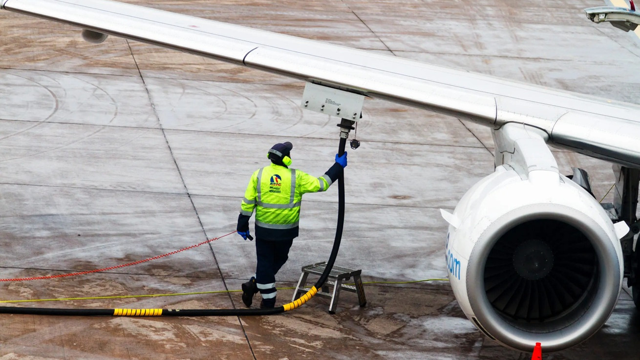 Αυξήσεις στα αεροπορικά εισιτήρια έως 20% λόγω καυσίμων