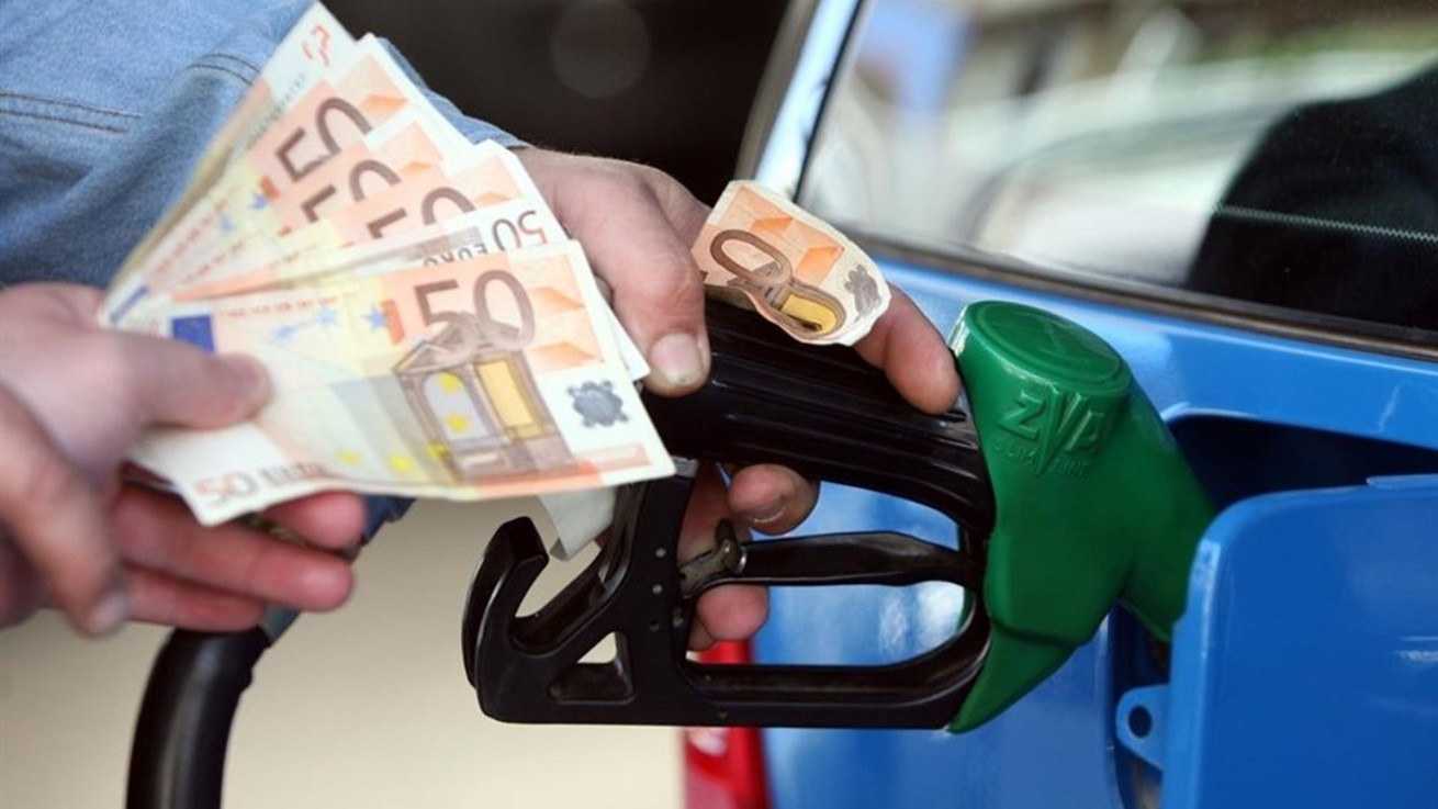 Επιφυλάξεις για άμεσες μειώσεις τιμών στα καύσιμα στην εγχώρια αγορά