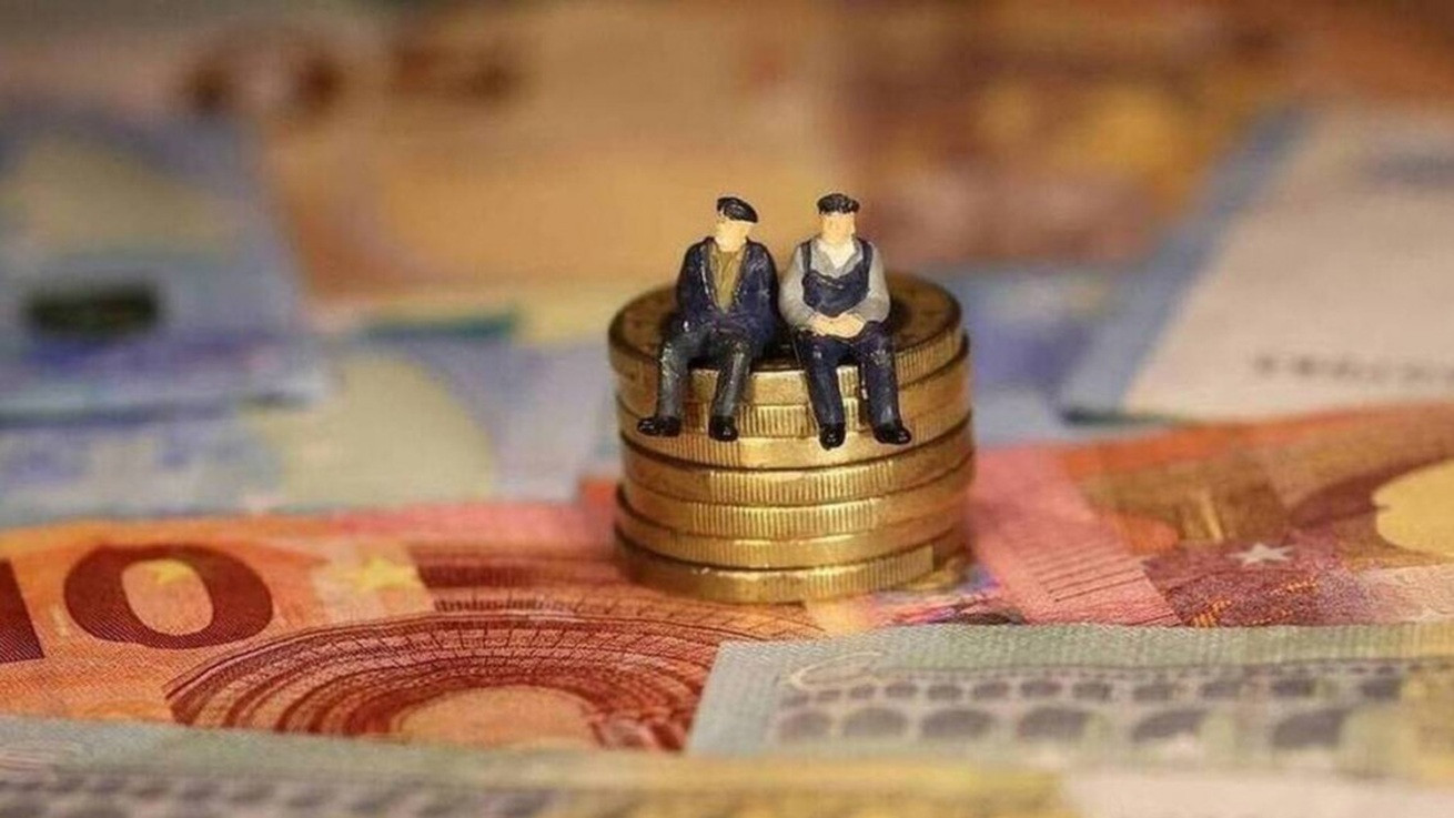 Σύνταξη χηρείας: Εντείνονται οι αντιδράσεις για τον αποκλεισμό ανδρών