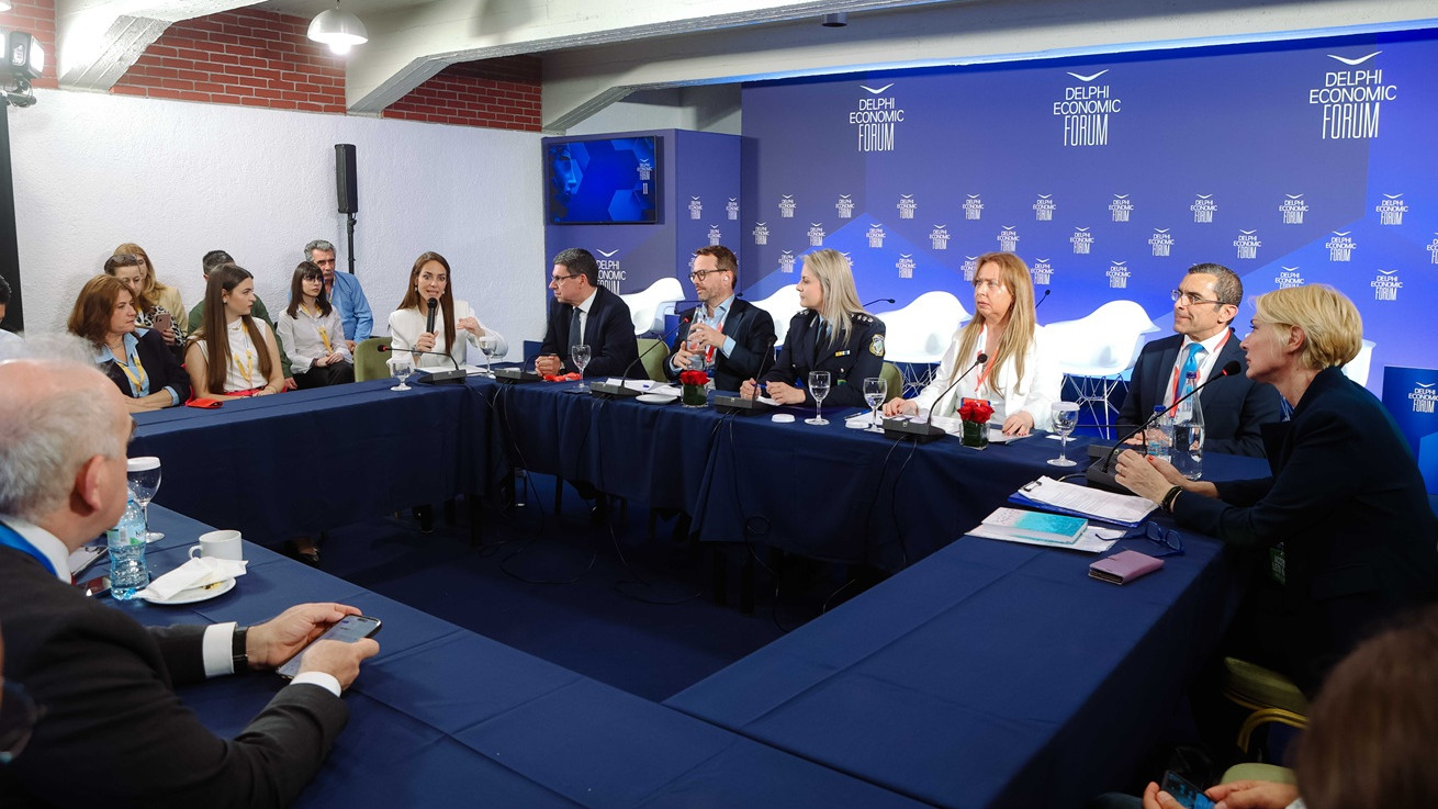 Η BAT στο Delphi Economic Forum: Τεχνολογία και νομοθεσία στο επίκεντρο για την προστασία των ανηλίκων