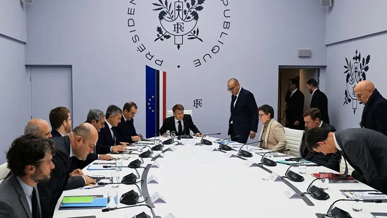 Γαλλία: Η κρίση απειλεί να ακριβύνει το χρήμα σε ολόκληρη την Ευρώπη