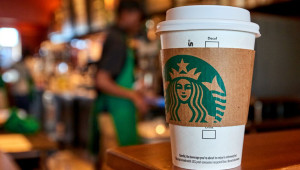 Starbucks: Χωρίς εμβολιασμό ή τεστ οι υπάλληλοι της στις ΗΠΑ