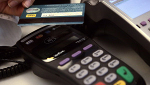 Οι Κύπριοι προτιμούν τις ανέπαφες συναλλαγές