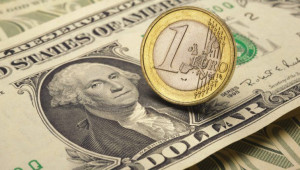 Χαμηλό 20ετίας για το ευρώ – Έπεσε για λίγο κάτω από το δολάριο